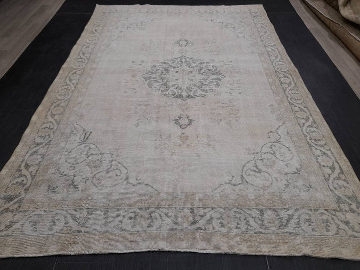Beige Turkish Runner Rug 6' 9" x 9' 11" Hand-Knotted detail