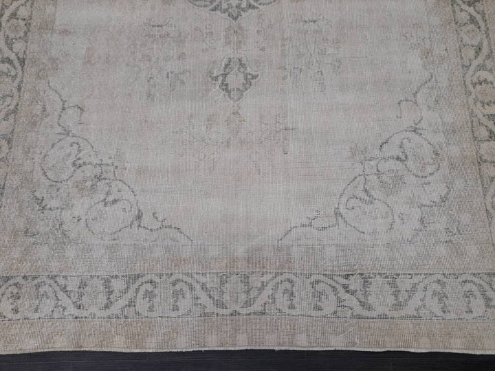 Beige Turkish Runner Rug 6' 9" x 9' 11" Hand-Knotted texture
