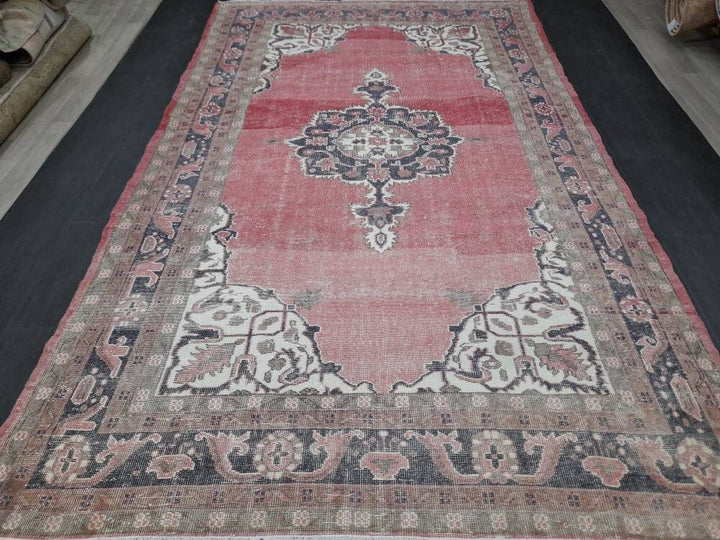 Red Turkish Oushak Rug 6' 8" x 10' 10" Hand-Knotted texture