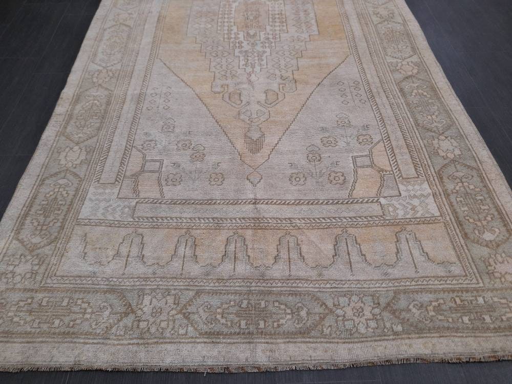 Beige Turkish Oushak Rug 5' 4" x 10' 4" Hand-Knotted close-up