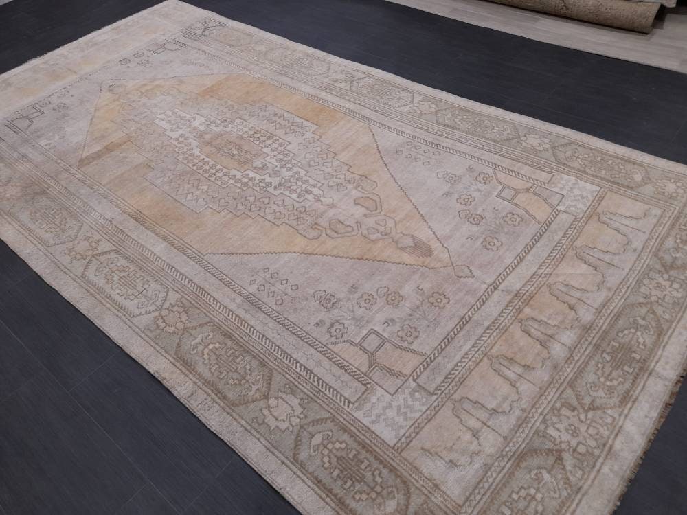 Beige Turkish Oushak Rug 5' 4" x 10' 4" Hand-Knotted border