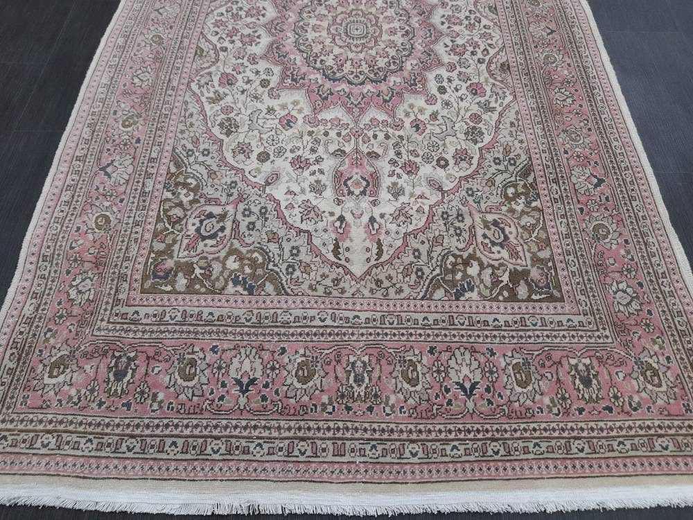 Pink Turkish Oushak Rug 4' 3" x 7' 2" Hand-Knotted close-up