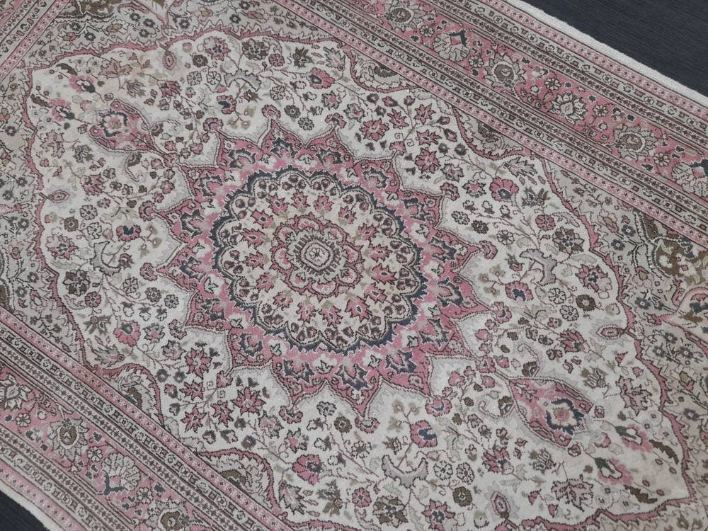Pink Turkish Oushak Rug 4' 3" x 7' 2" Hand-Knotted texture