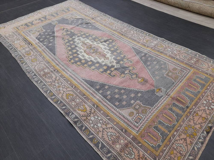 Beige Turkish Oushak Rug 4' 8" x 9' Hand-Knotted border
