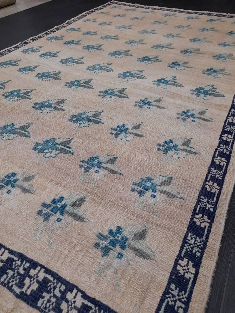 Beige Turkish Oushak Rug 5' 7" x 9' 3" Hand-Knotted close-up