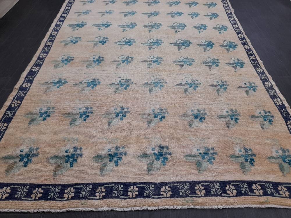 Beige Turkish Oushak Rug 5' 7" x 9' 3" Hand-Knotted pattern