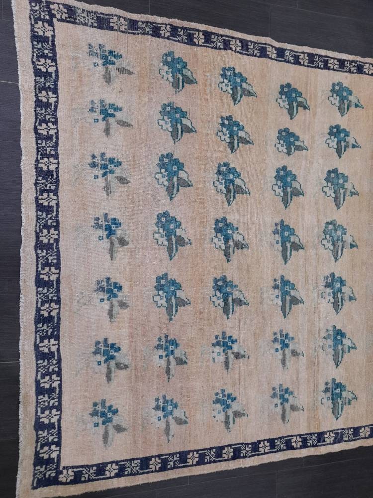 Beige Turkish Oushak Rug 5' 7" x 9' 3" Hand-Knotted detail