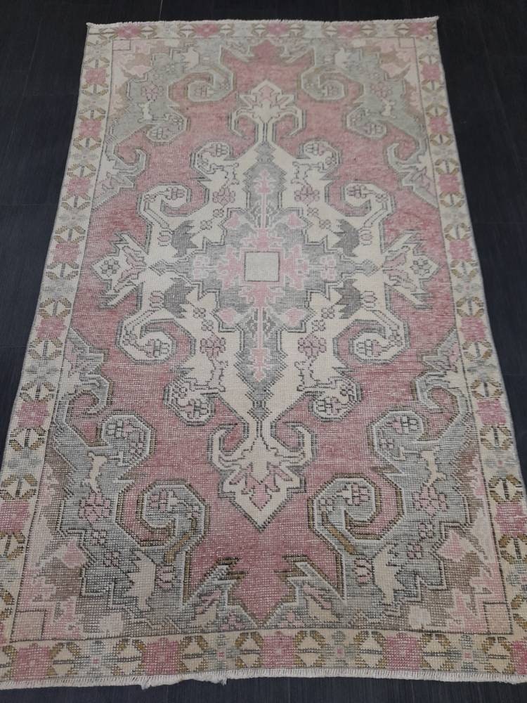 Red Turkish Vintage Rug 4' 2" x 7' Hand-Knotted border