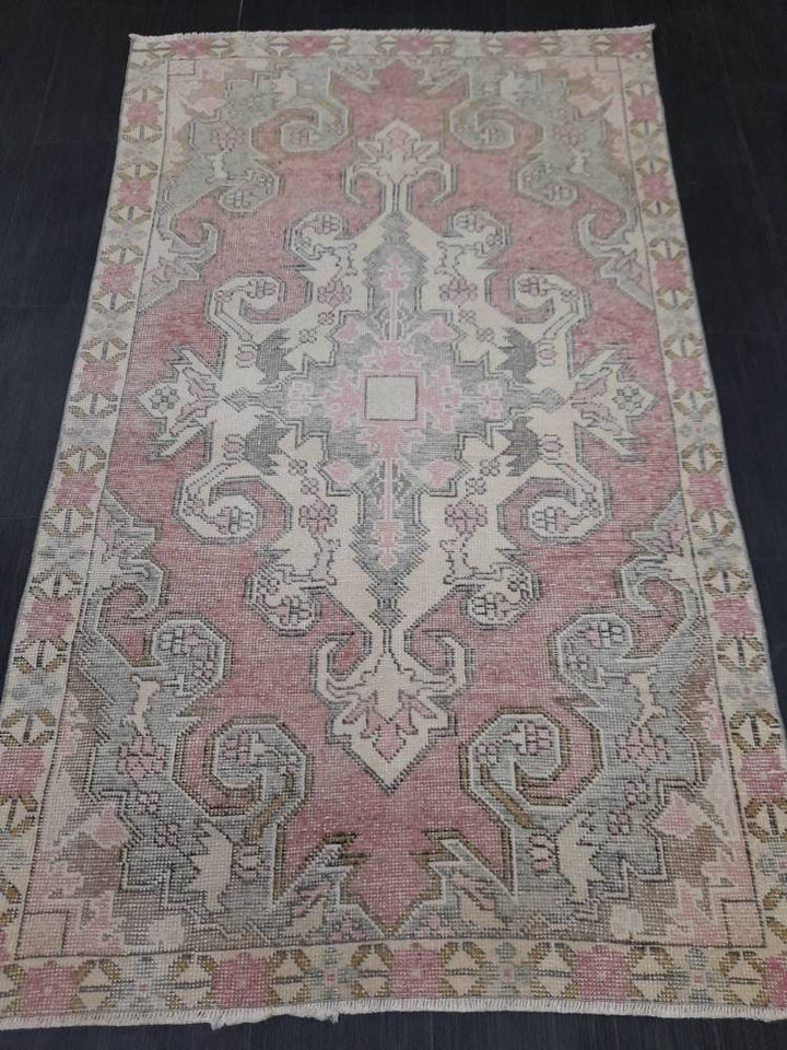 Red Turkish Vintage Rug 4' 2" x 7' Hand-Knotted border