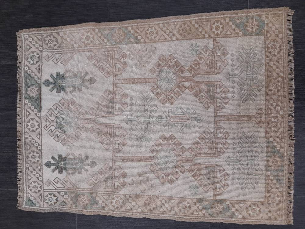 Beige Turkish Runner Rug 2' 5" x 3' 3" Hand-Knotted border