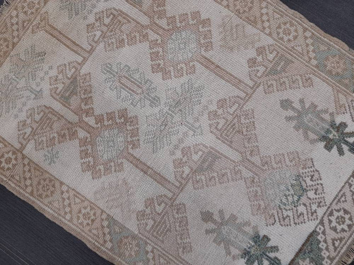 Beige Turkish Runner Rug 2' 5" x 3' 3" Hand-Knotted pattern