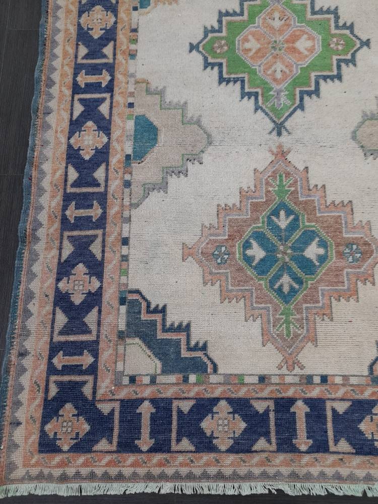 Beige Turkish Runner Rug 4' 11" x 10' 4" Hand-Knotted texture