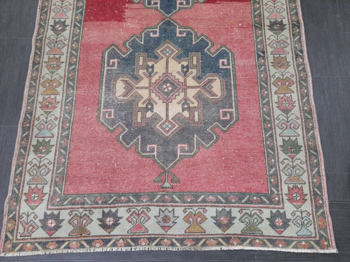 Beige Turkish Runner Rug 4' 10" x 11' Hand-Knotted close-up