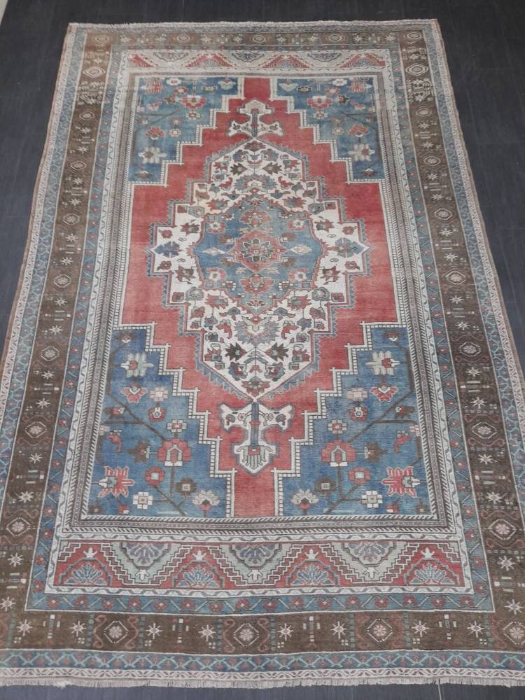 Red Turkish Oushak Rug 6' 6" x 10' 1" Hand-Knotted close-up