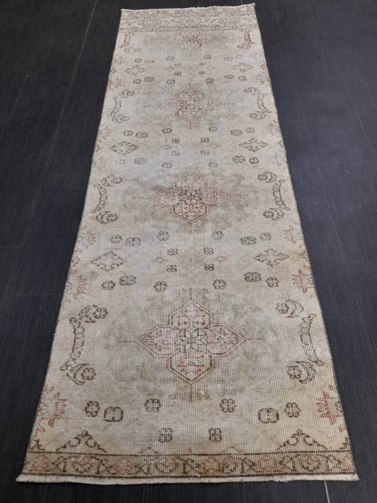 Beige Turkish Runner Rug 2' 9" x 8' 6" Hand-Knotted texture