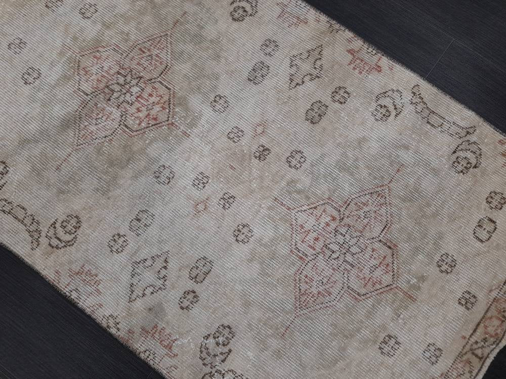 Beige Turkish Runner Rug 2' 9" x 8' 6" Hand-Knotted pattern