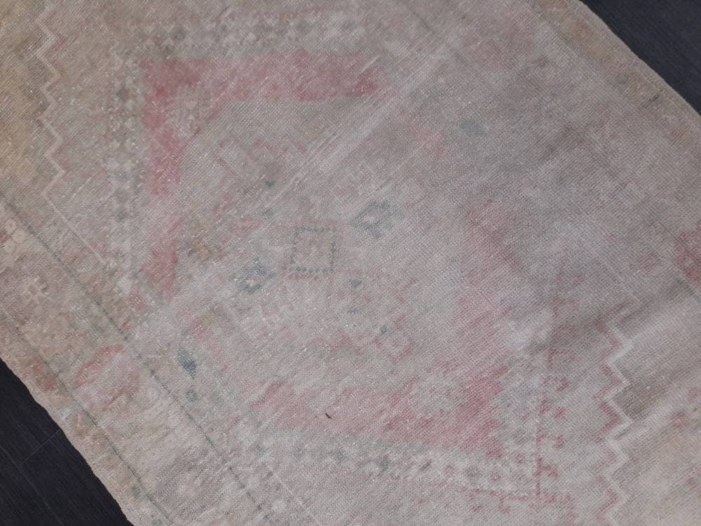 Beige Turkish Runner Rug 3' 6" x 6' 5" Hand-Knotted detail