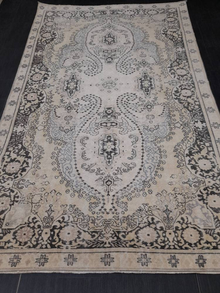 Turkish Oushak Rug 6' x 9' 8" Hand-Knotted close-up