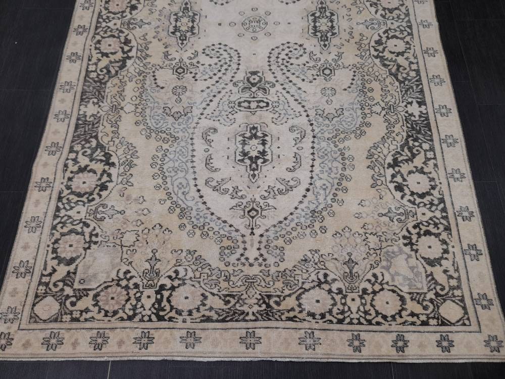 Turkish Oushak Rug 6' x 9' 8" Hand-Knotted border
