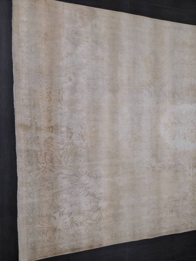 Ivory Turkish Oushak Rug 6' 8" x 10' 4" Hand-Knotted texture
