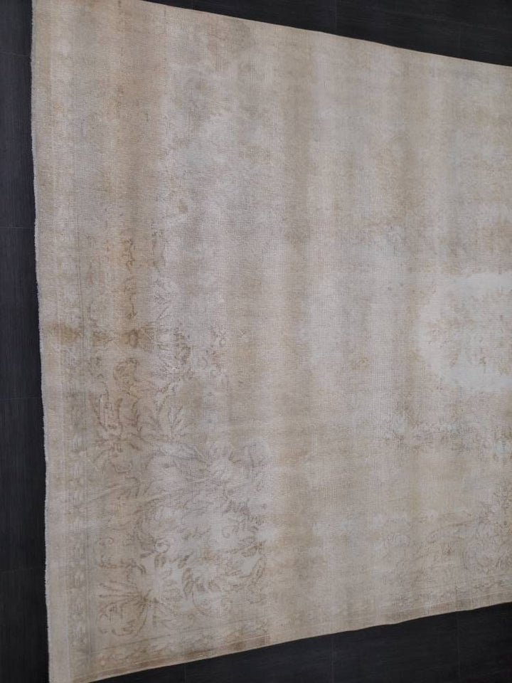 Ivory Turkish Oushak Rug 6' 8" x 10' 4" Hand-Knotted texture