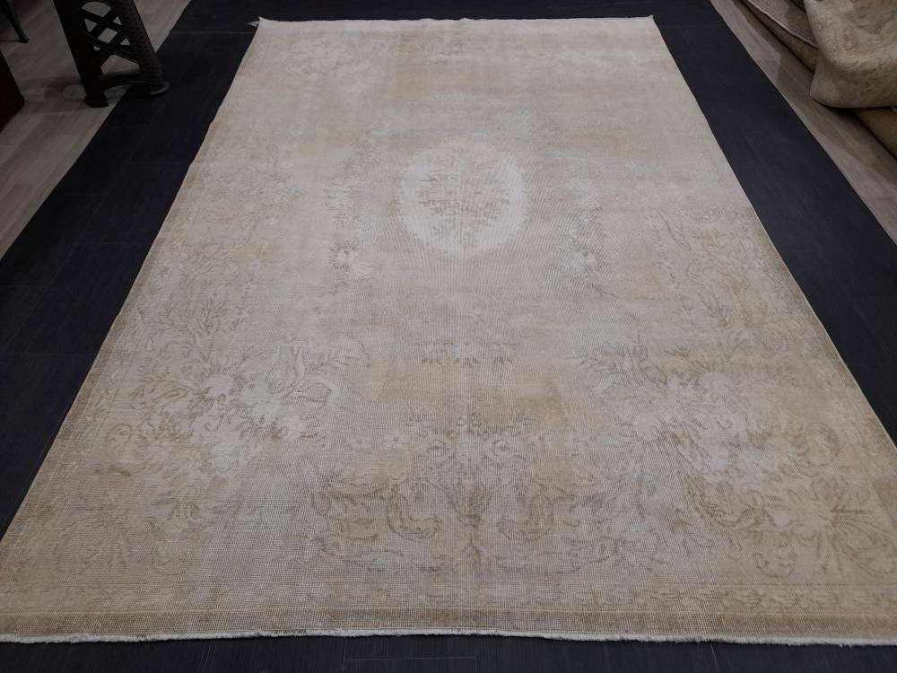 Ivory Turkish Oushak Rug 6' 8" x 10' 4" Hand-Knotted border