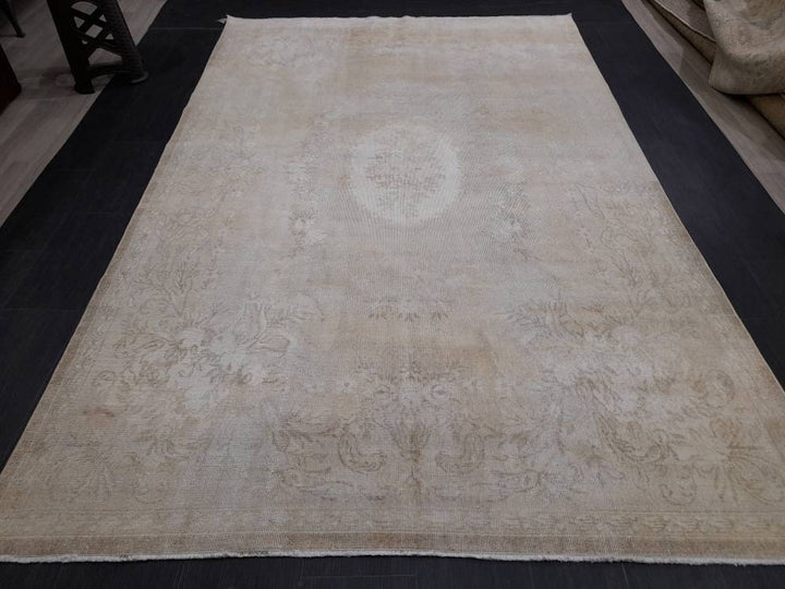 Ivory Turkish Oushak Rug 6' 8" x 10' 4" Hand-Knotted border