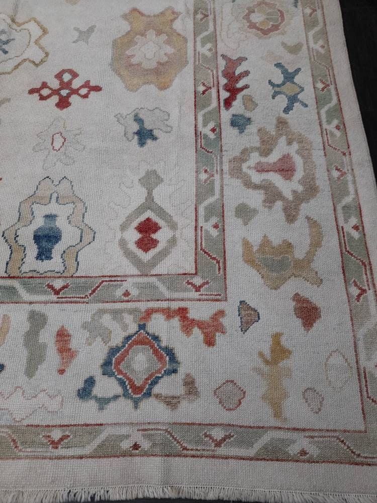 Beige Turkish Runner Rug 9' x 12' Hand-Knotted border