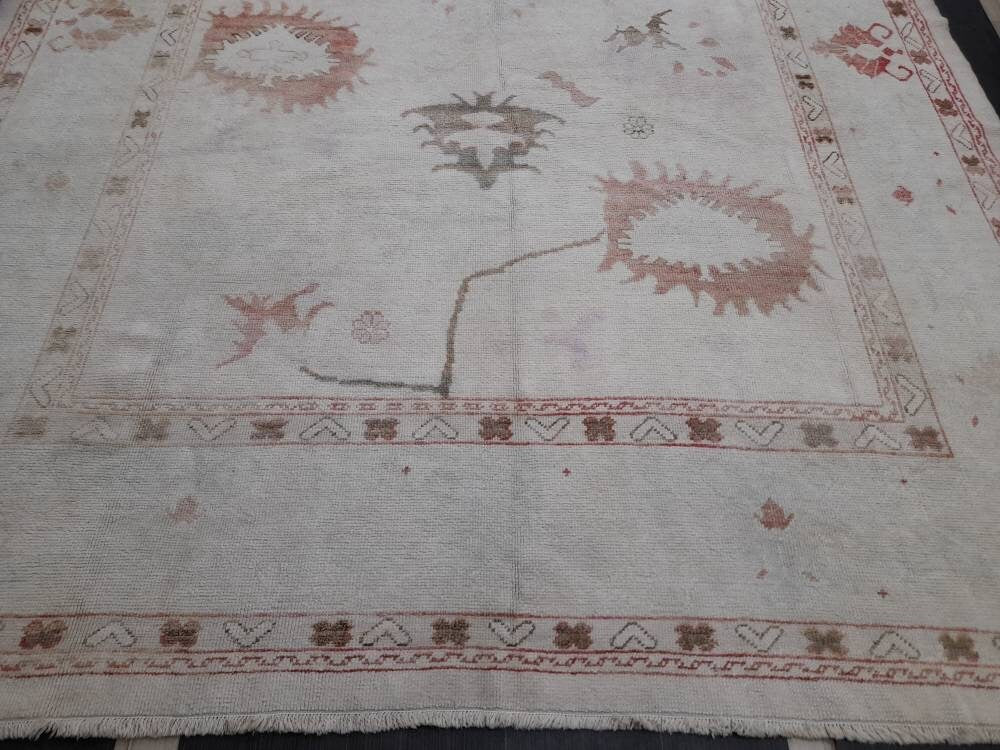 Beige Turkish Oushak Rug 9' x 12' 3" Hand-Knotted close-up