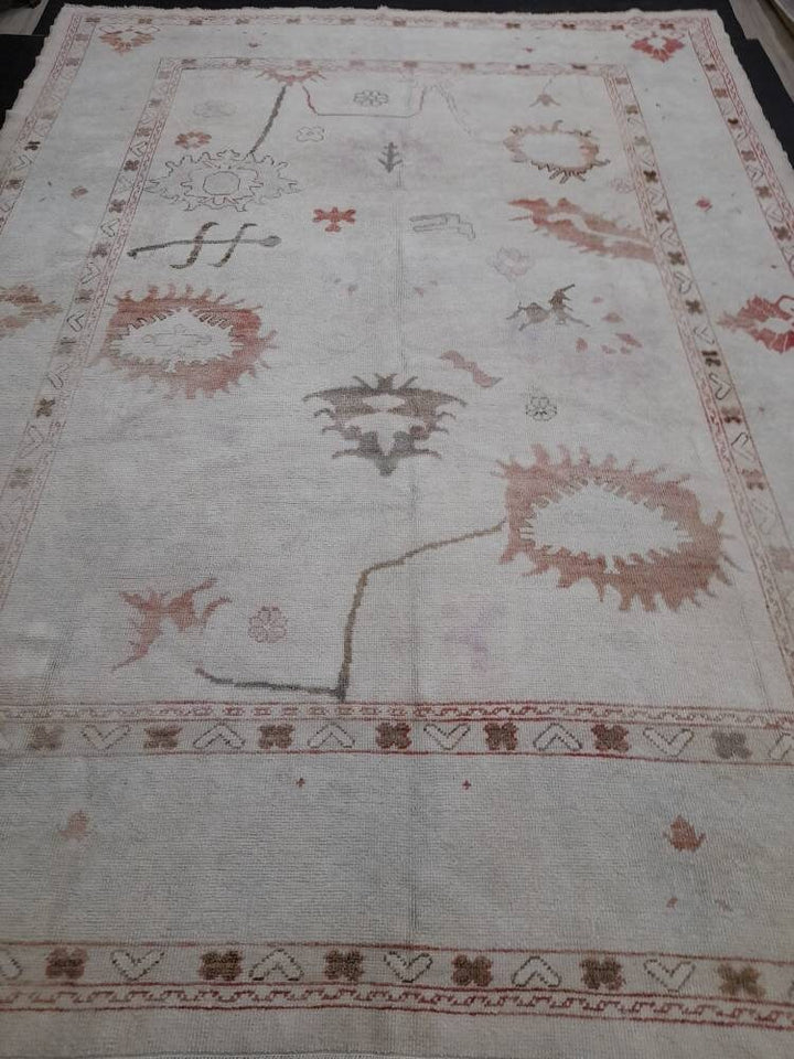 Beige Turkish Oushak Rug 9' x 12' 3" Hand-Knotted texture