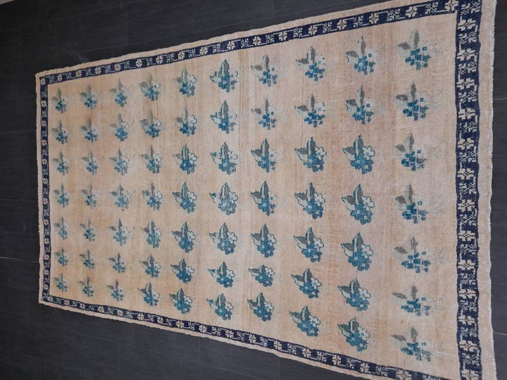 Beige Turkish Oushak Rug 5' 7" x 9' 3" Hand-Knotted texture