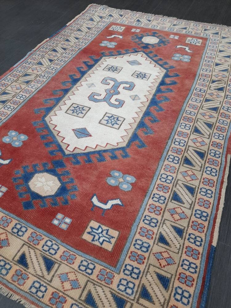Tan Turkish Oushak Rug 4' 5" x 6' 4" Hand-Knotted texture