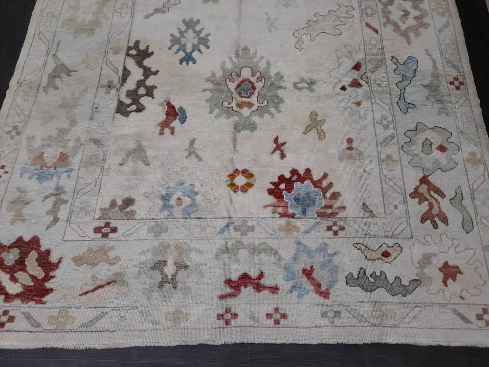 Beige Turkish Oushak Rug 8' 6" x 12' 2" Hand-Knotted pattern