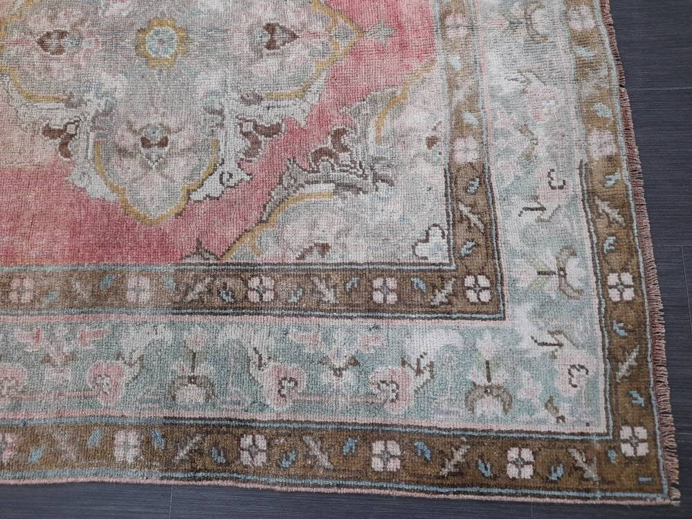 Beige Turkish Runner Rug 4' 8" x 11' 1" Hand-Knotted border