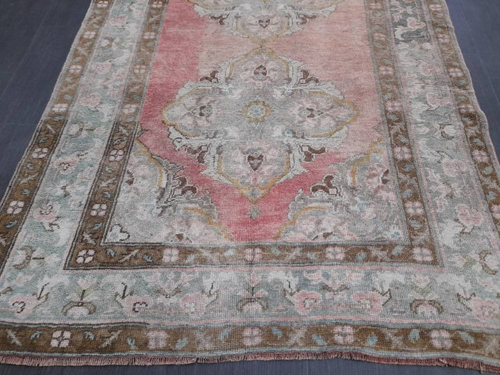 Beige Turkish Runner Rug 4' 8" x 11' 1" Hand-Knotted pattern