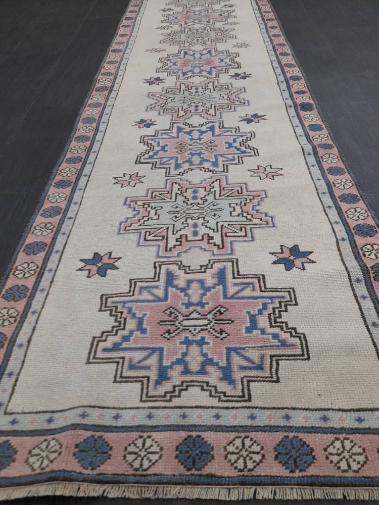 Beige Turkish Runner Rug 2' 7" x 9' Hand-Knotted pattern