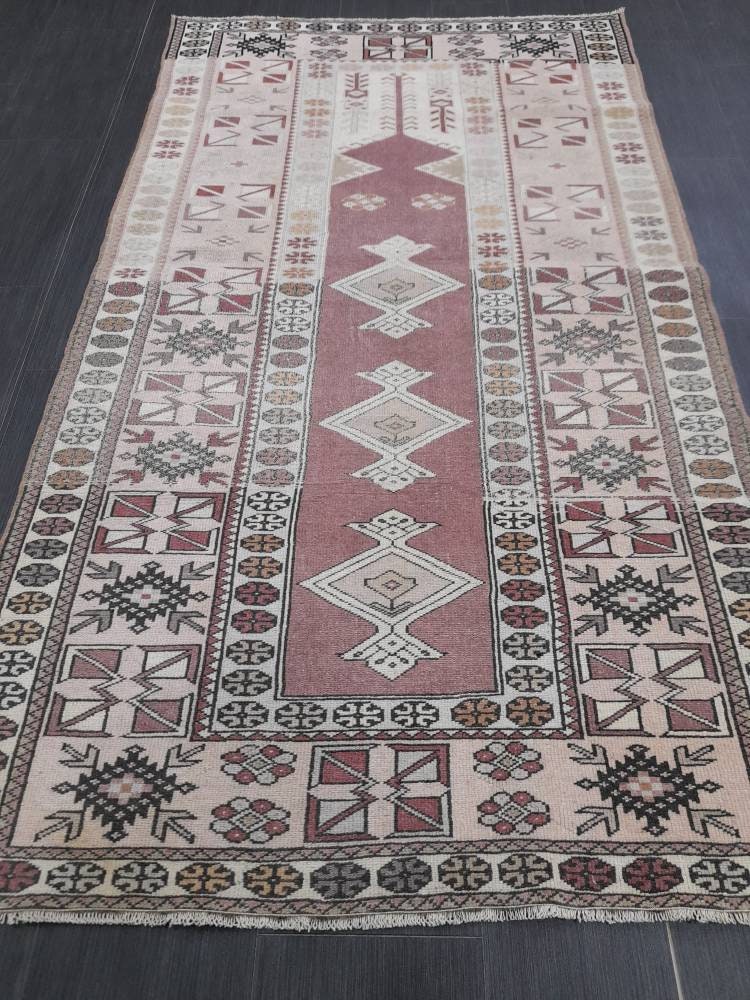 Beige Turkish Oushak Rug 3' 10" x 6' 11" Hand-Knotted border