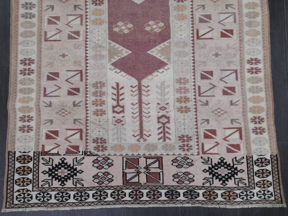 Beige Turkish Oushak Rug 3' 10" x 6' 11" Hand-Knotted detail