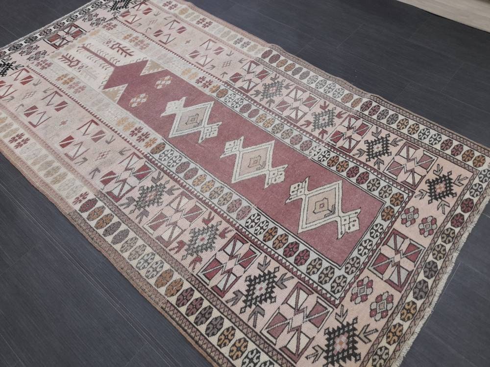 Beige Turkish Oushak Rug 3' 10" x 6' 11" Hand-Knotted texture