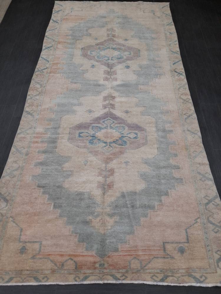Beige Turkish Runner Rug 5' 1" x 10' 9" Hand-Knotted texture