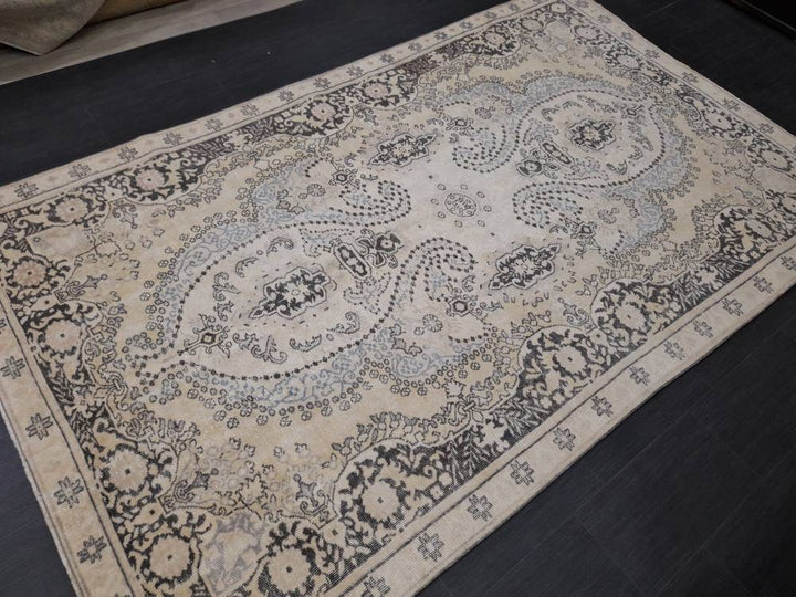 Turkish Oushak Rug 6' x 9' 8" Hand-Knotted detail