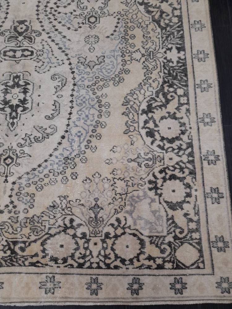 Turkish Oushak Rug 6' x 9' 8" Hand-Knotted pattern