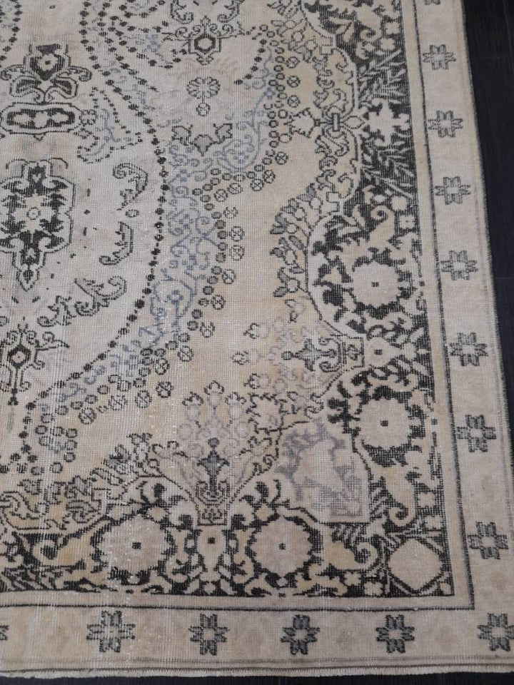 Turkish Oushak Rug 6' x 9' 8" Hand-Knotted pattern