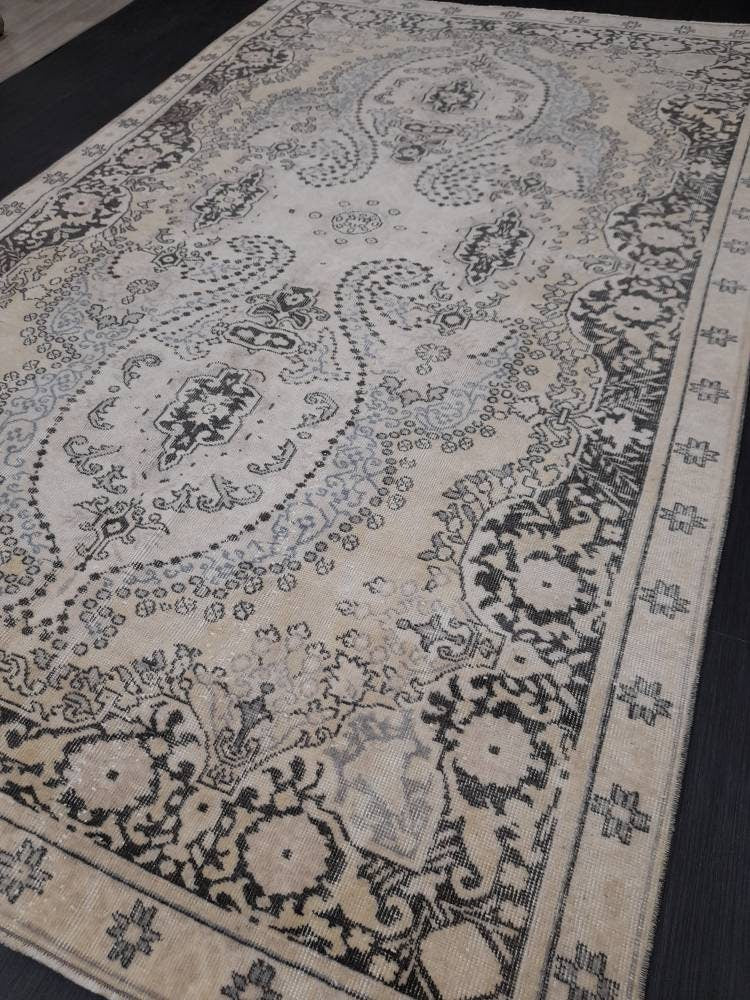 Turkish Oushak Rug 6' x 9' 8" Hand-Knotted texture