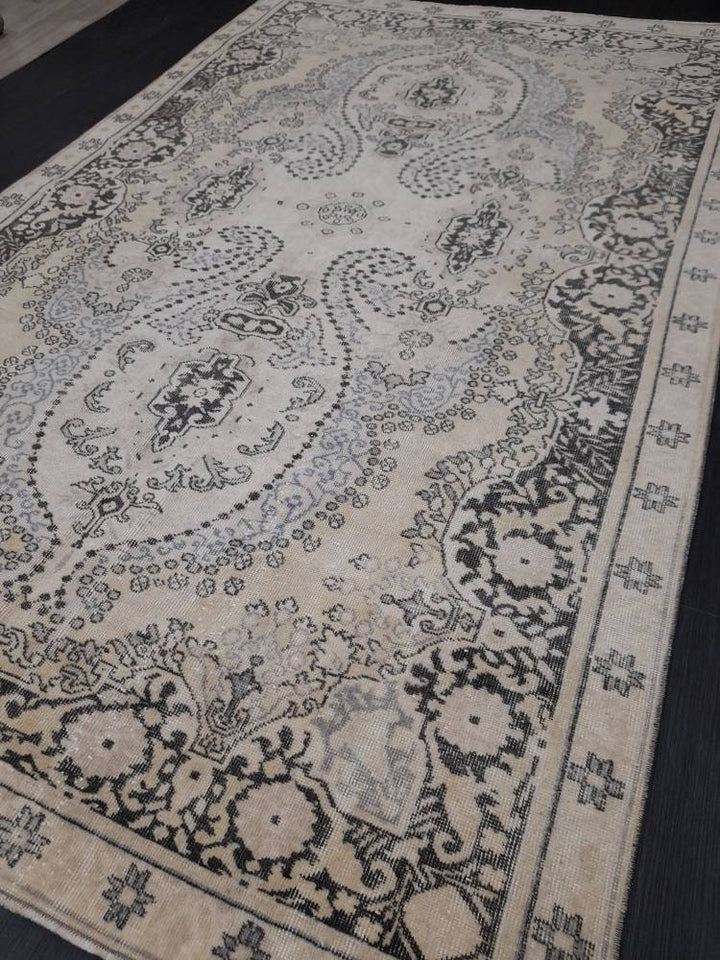 Turkish Oushak Rug 6' x 9' 8" Hand-Knotted texture