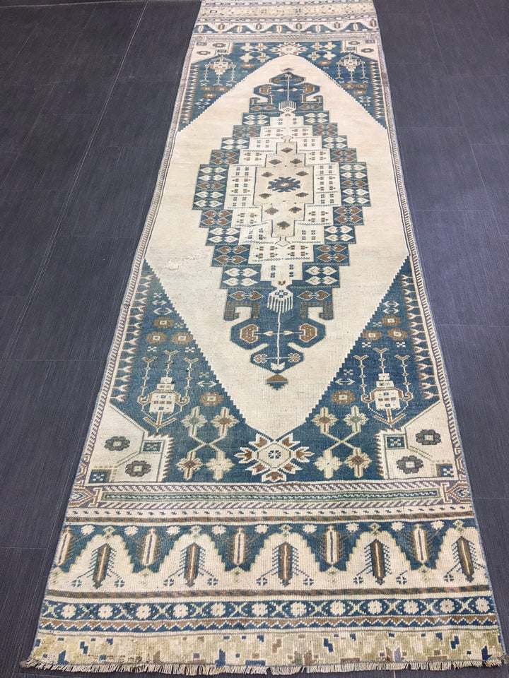 Beige Turkish Runner Rug 2' 10" x 9' 11" Hand-Knotted field