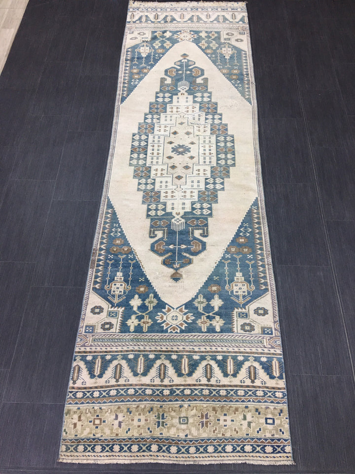 Beige Turkish Runner Rug 2' 10" x 9' 11" Hand-Knotted close-up