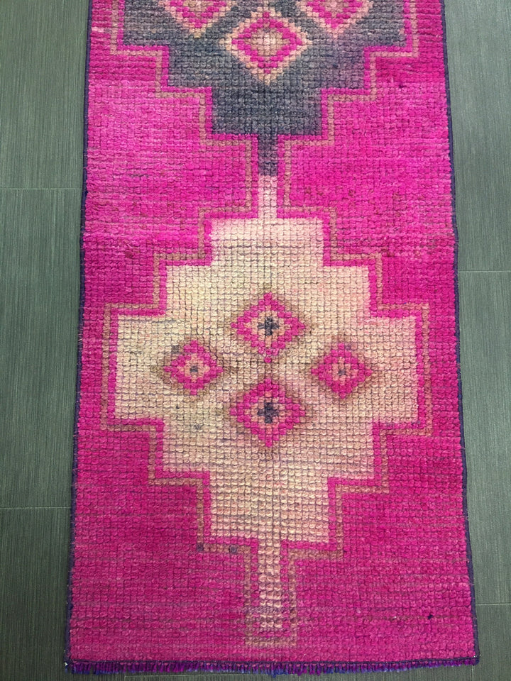 Turkish Runner Rug 1' 11" x 8' 6" Hand-Knotted texture