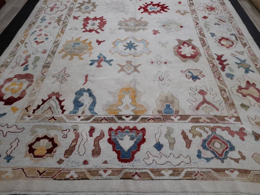 Beige Turkish Runner Rug 9' x 12' Hand-Knotted detail