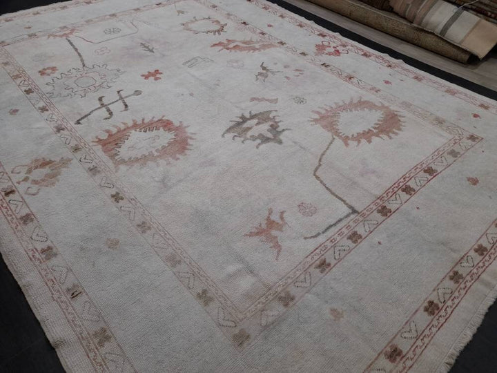 Beige Turkish Oushak Rug 9' x 12' 3" Hand-Knotted detail